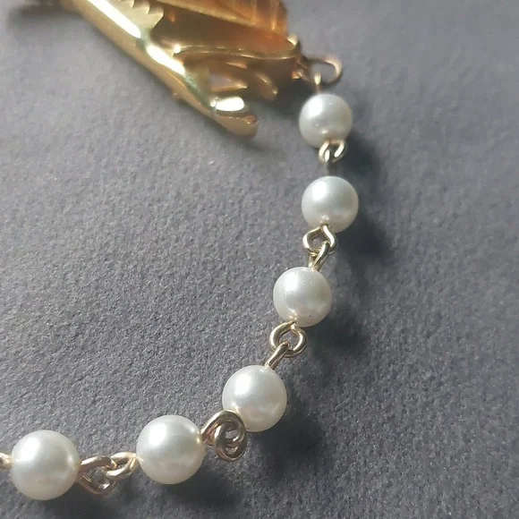 Gold Toned Simulated Pearl Vintage Mid Century Style Scarf or Sweater Clip - Picture 5 of 16